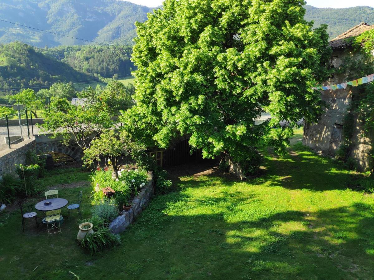 Gite La Taniere Des Alpes Bayons Exterior foto